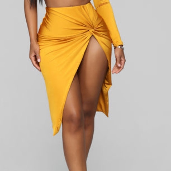 Fashion Nova Women’s Elegant Mustard Yellow Knotted Skirt Size M - Picture 5 of 9